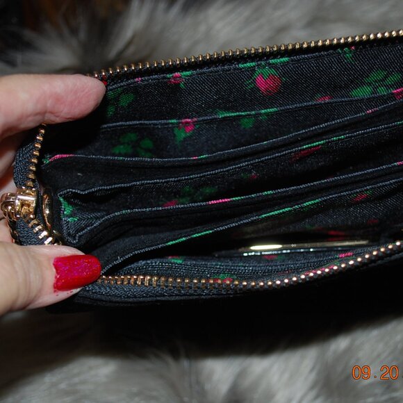 Betsey Johnson Elegant New Bag with gold color Chain - Picture 4 of 8